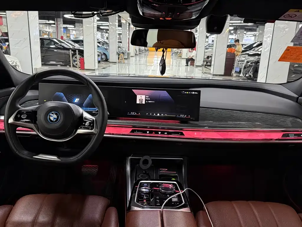 BMW i7 — фото 4