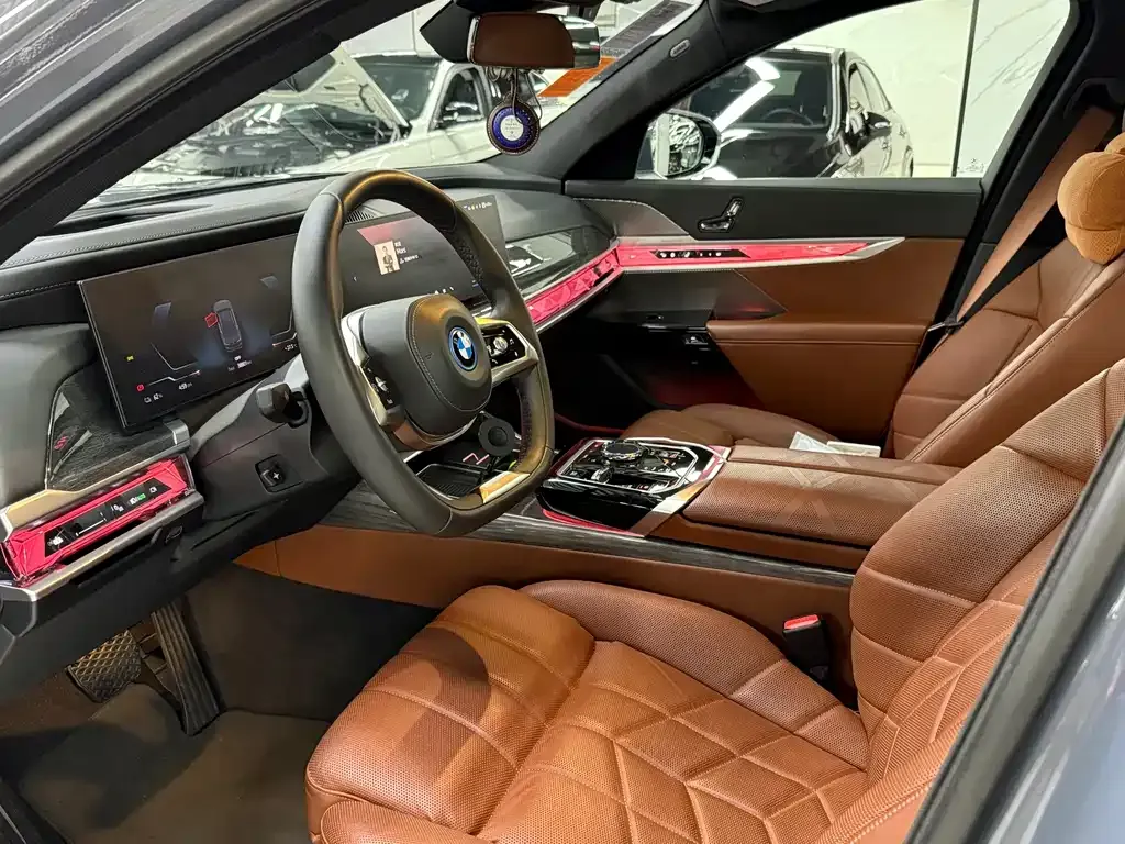BMW i7 — фото 2
