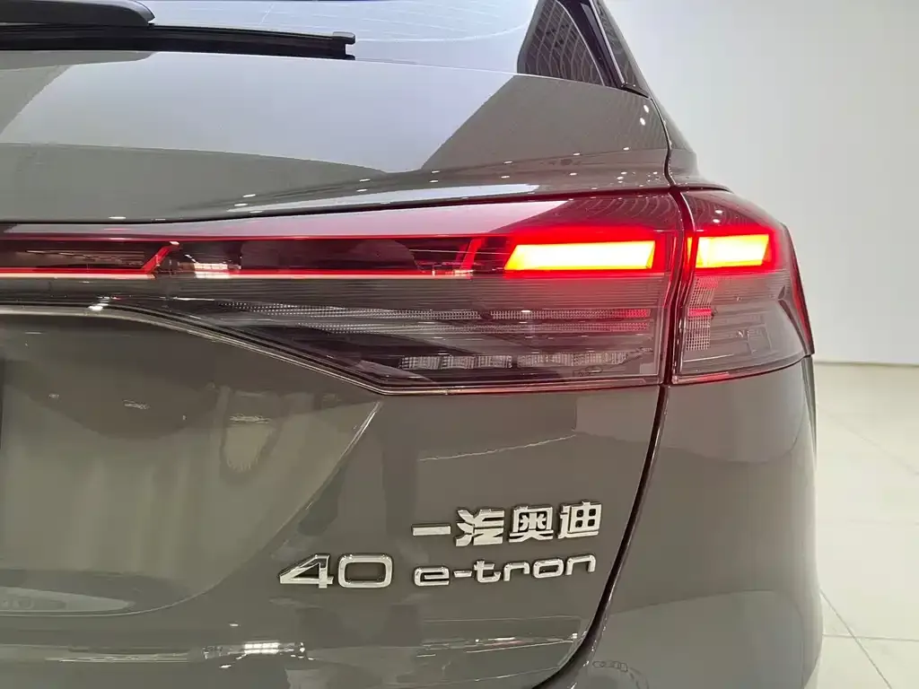 Audi Q4 e-tron — фото 8