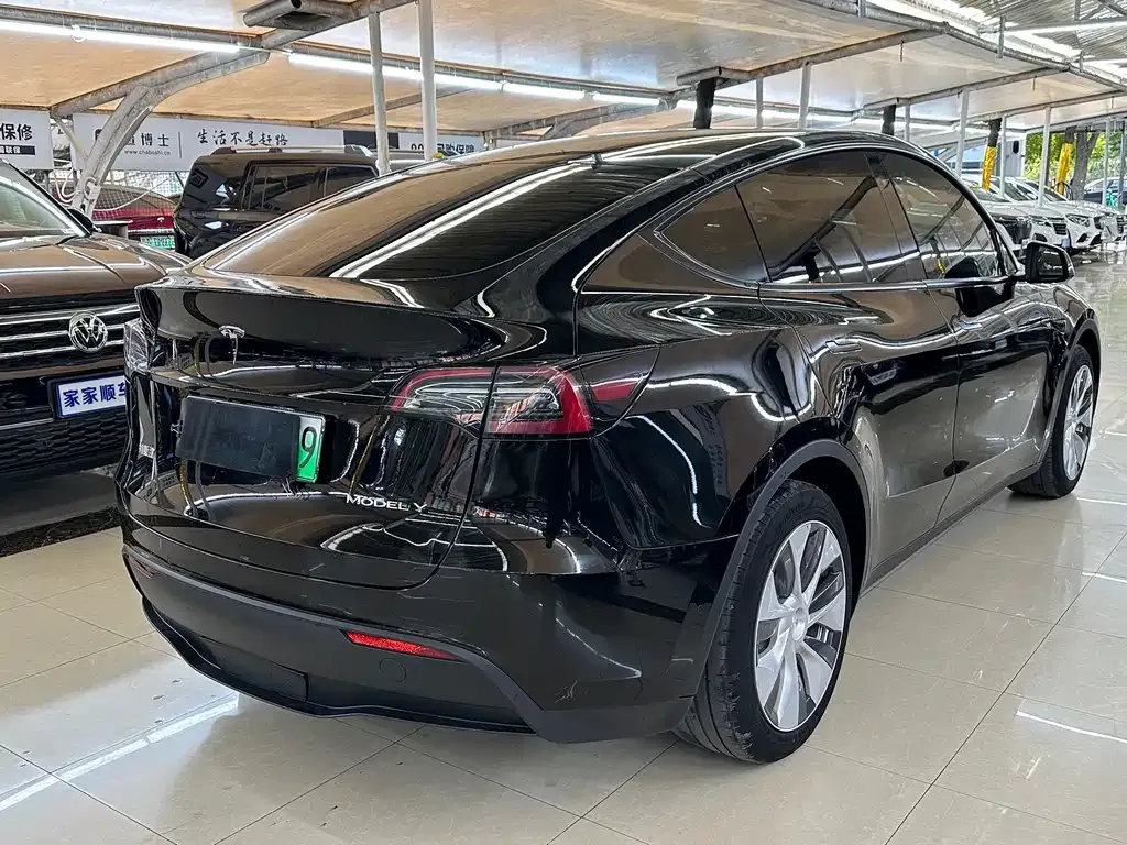 Tesla Model Y — фото 6