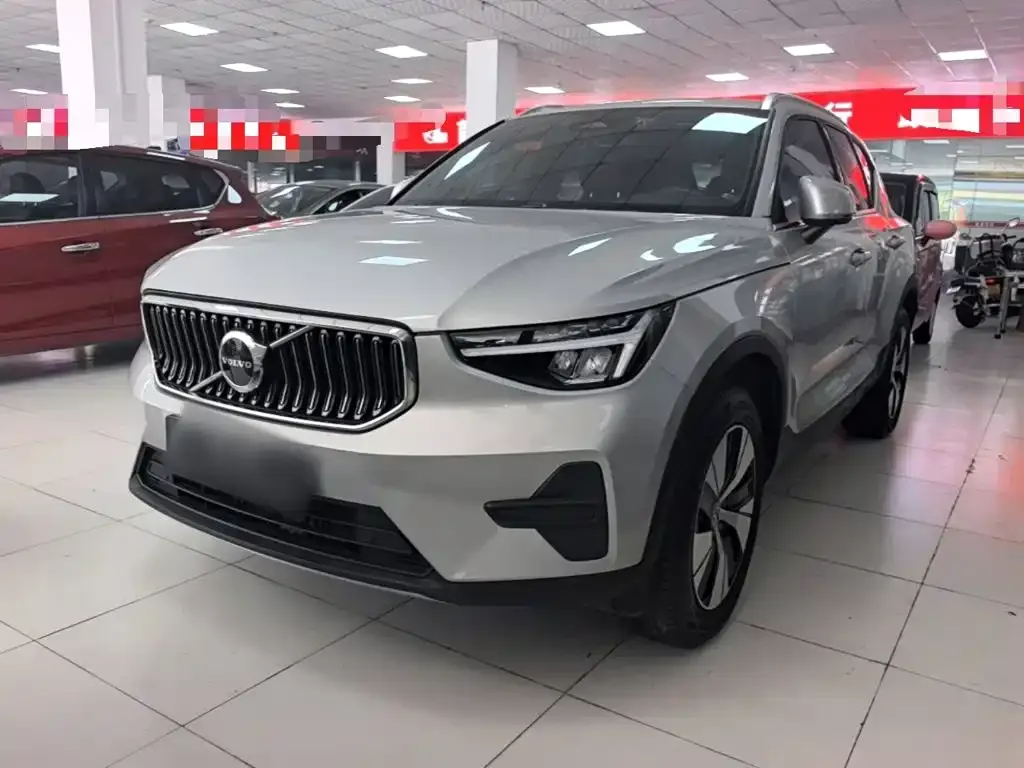 Volvo XC40 — фото 9