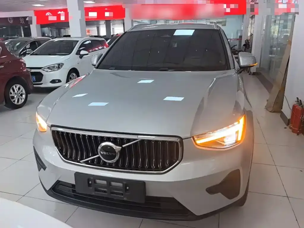 Volvo XC40 — фото 10