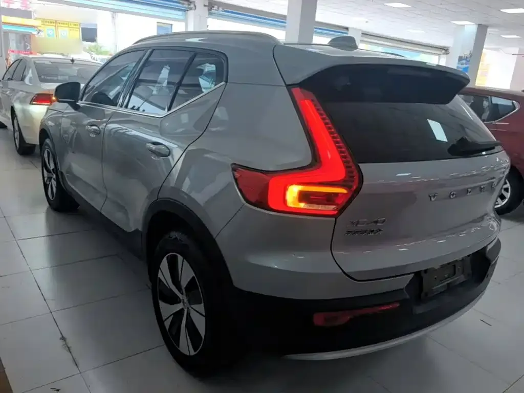 Volvo XC40 — фото 6