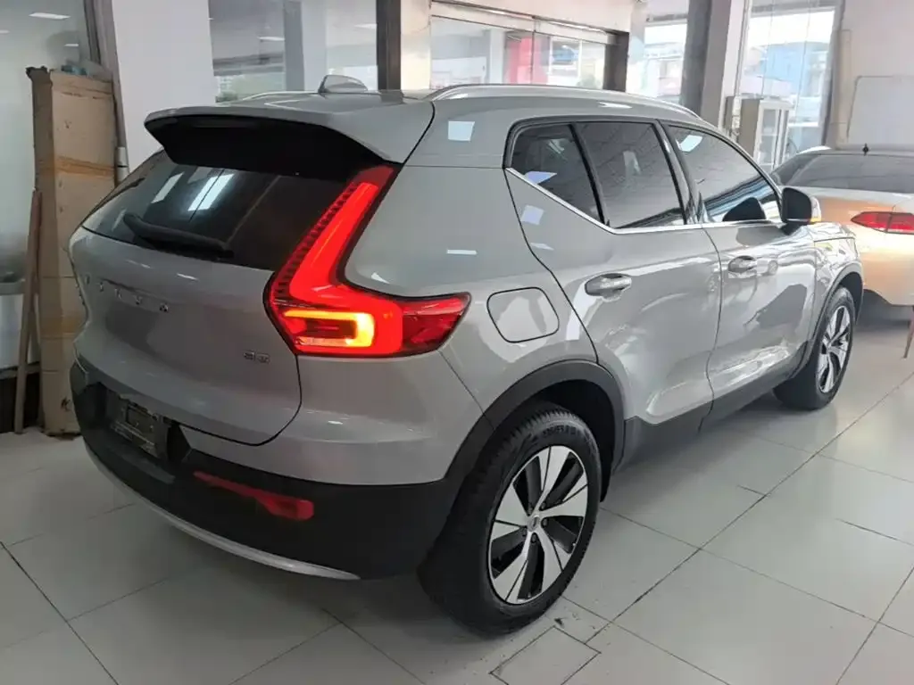 Volvo XC40 — фото 4