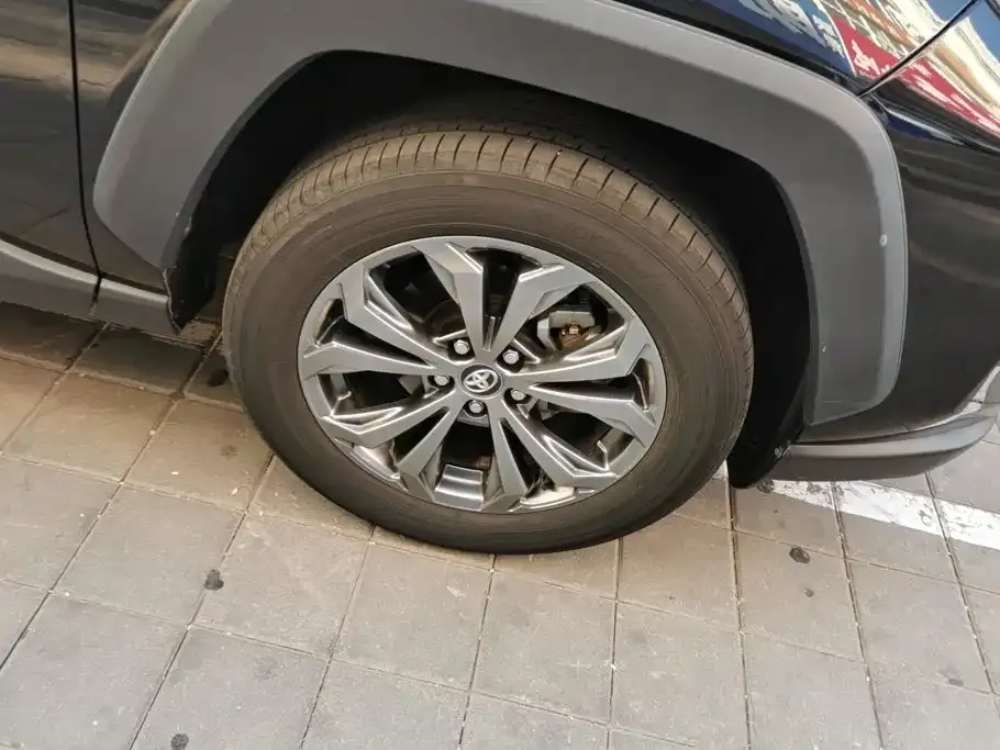 Toyota RAV4 — фото 2