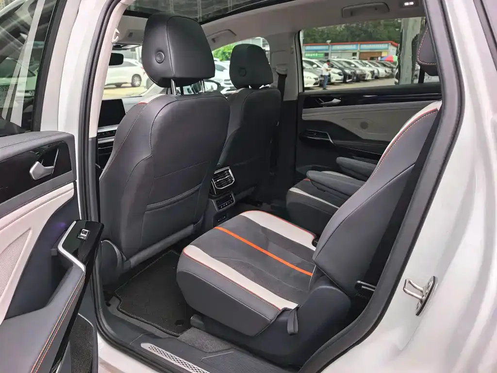 Volkswagen ID.6 Crozz — фото 9