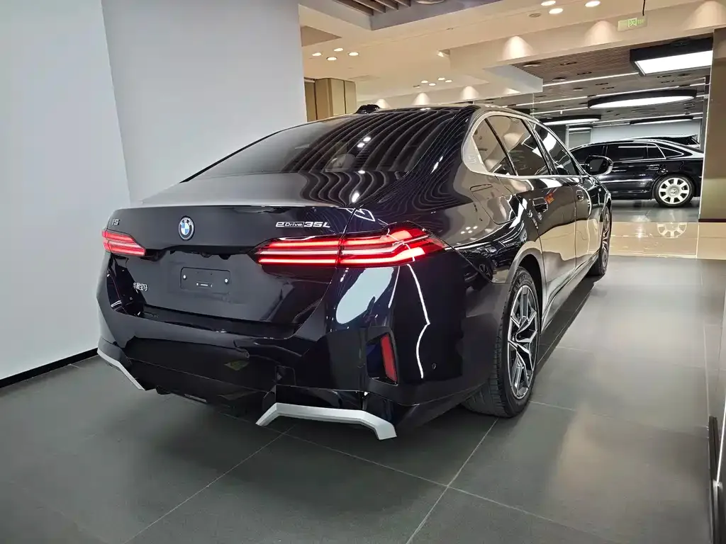 BMW i5 — фото 9