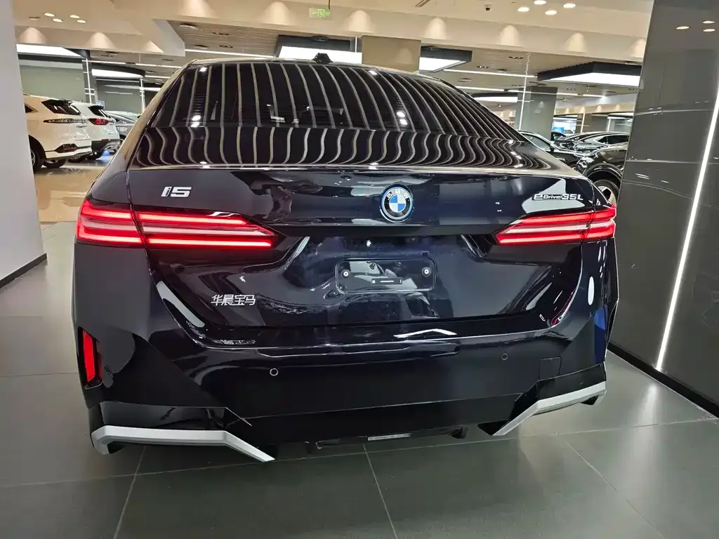 BMW i5 — фото 8