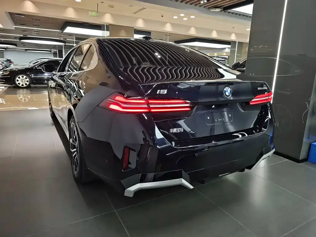BMW i5 — фото 4
