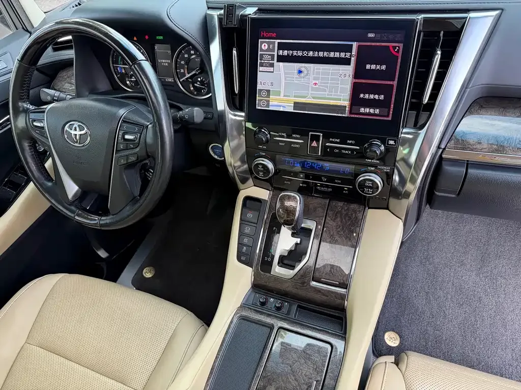 Toyota Vellfire — фото 4