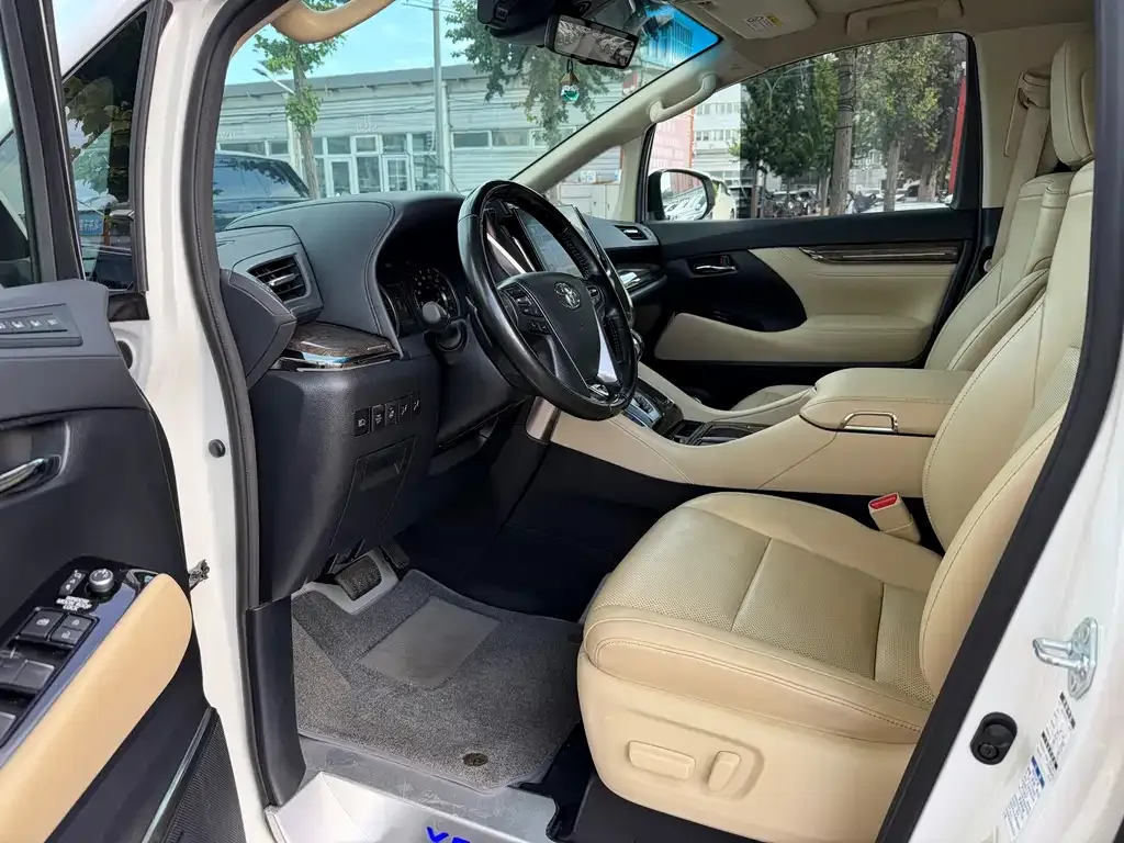 Toyota Vellfire — фото 6