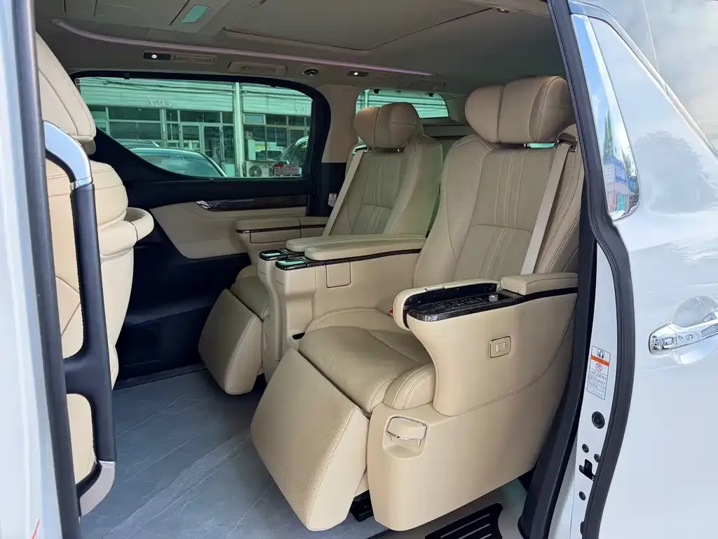 Toyota Vellfire — фото 8
