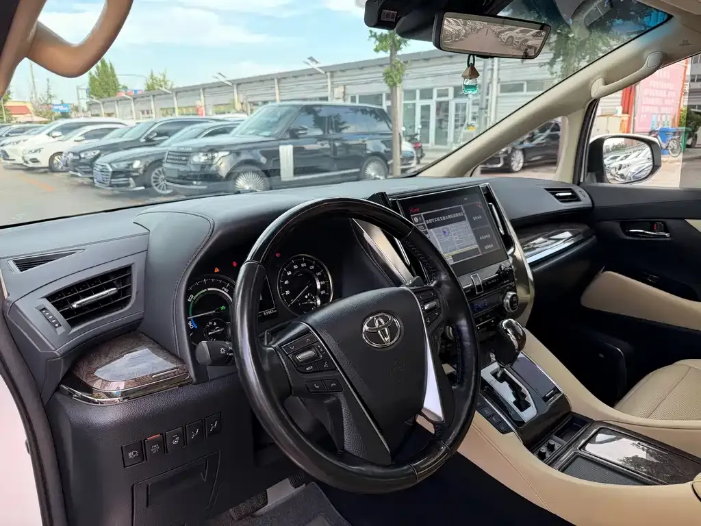 Toyota Vellfire — фото 7