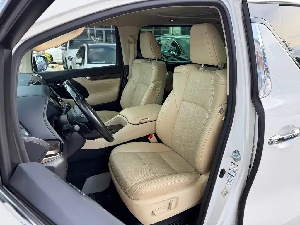Toyota Vellfire — фото 2