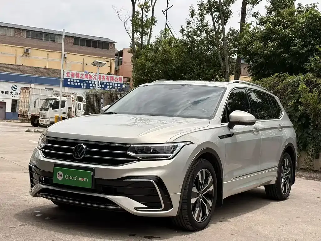 Volkswagen Tiguan L — фото 1