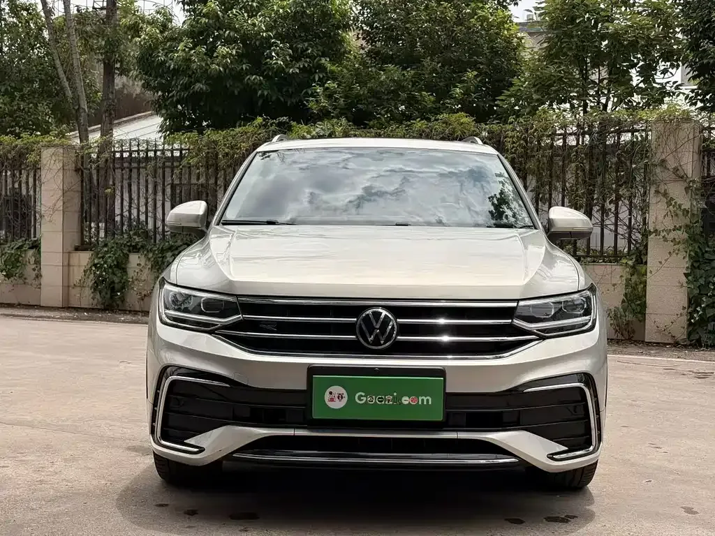 Volkswagen Tiguan L — фото 9