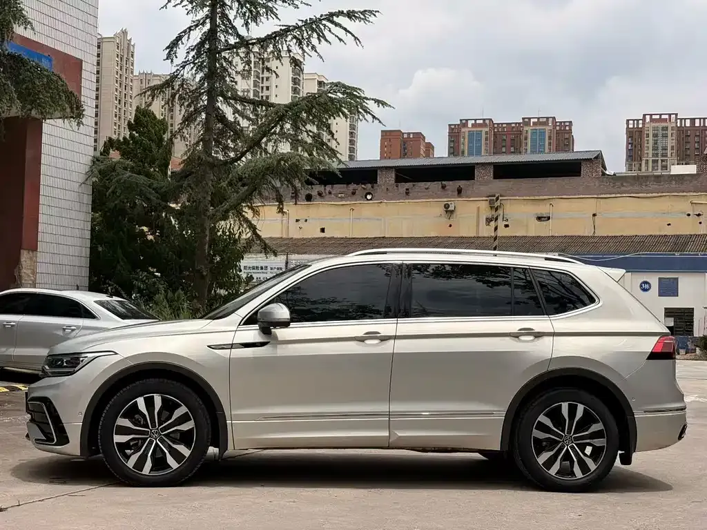 Volkswagen Tiguan L — фото 6
