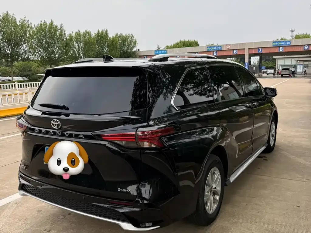 Toyota Granvia — фото 3