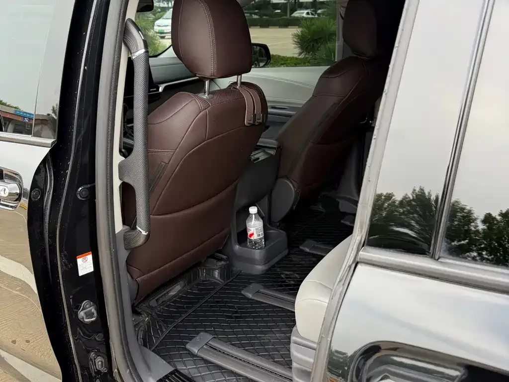 Toyota Granvia — фото 4
