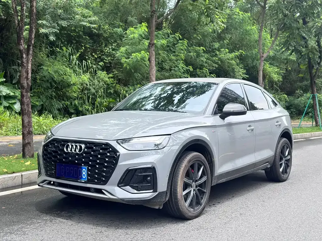 Audi Q5L Sportback — фото 1