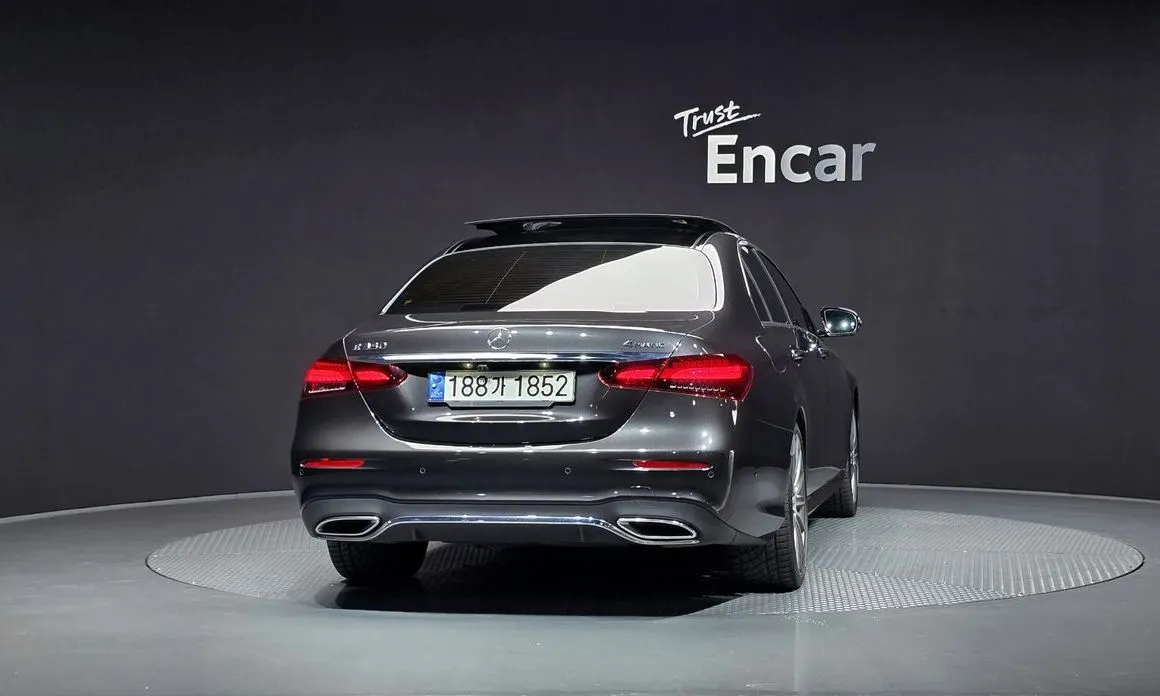 Mercedes-Benz E-Class — фото 4