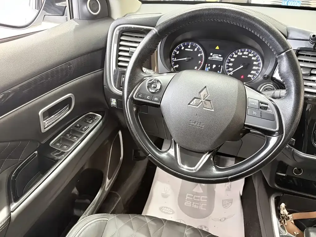 Mitsubishi Outlander — фото 10