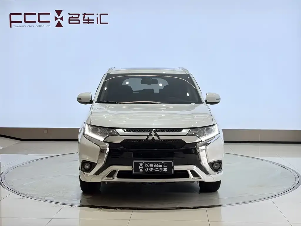 Mitsubishi Outlander — фото 4