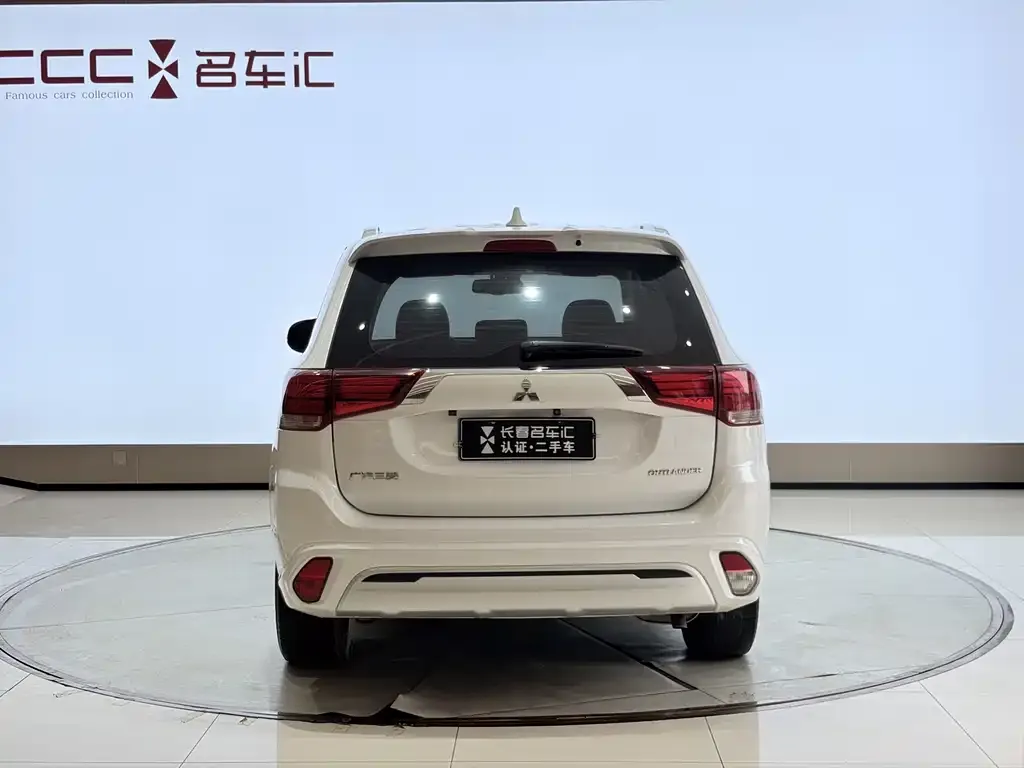 Mitsubishi Outlander — фото 2
