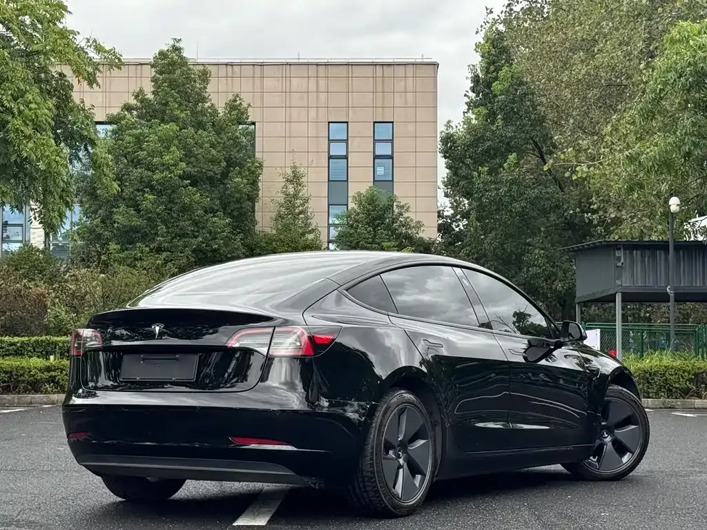 Tesla Model 3 — фото 8