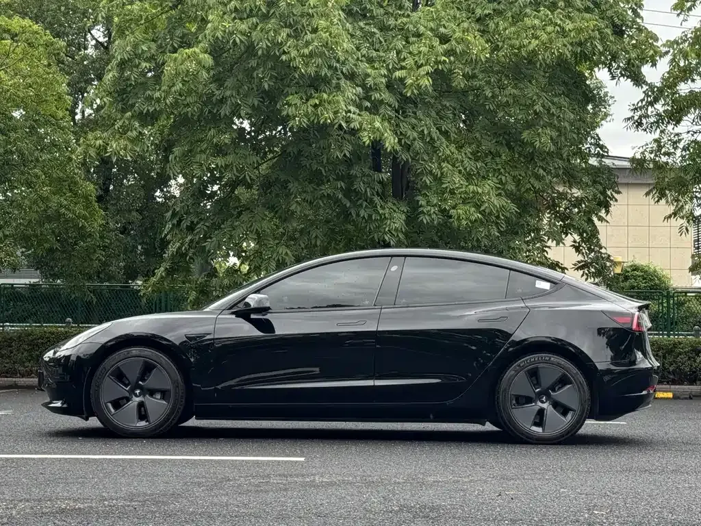 Tesla Model 3 — фото 10