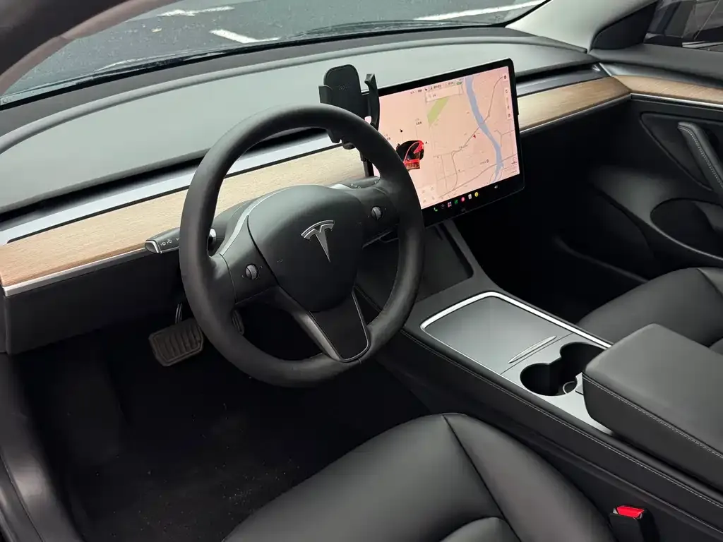 Tesla Model 3 — фото 2