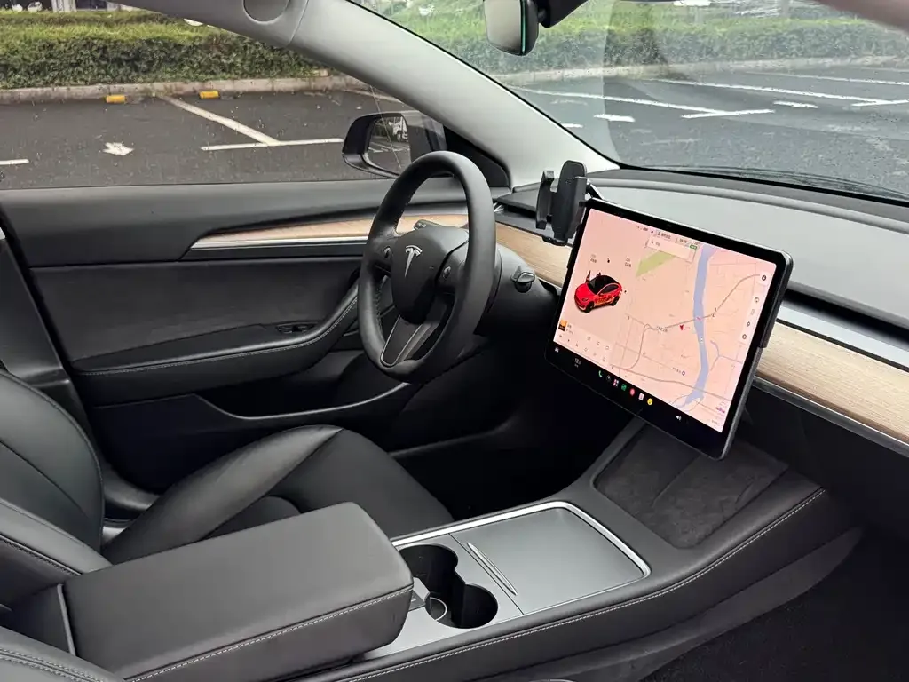 Tesla Model 3 — фото 3