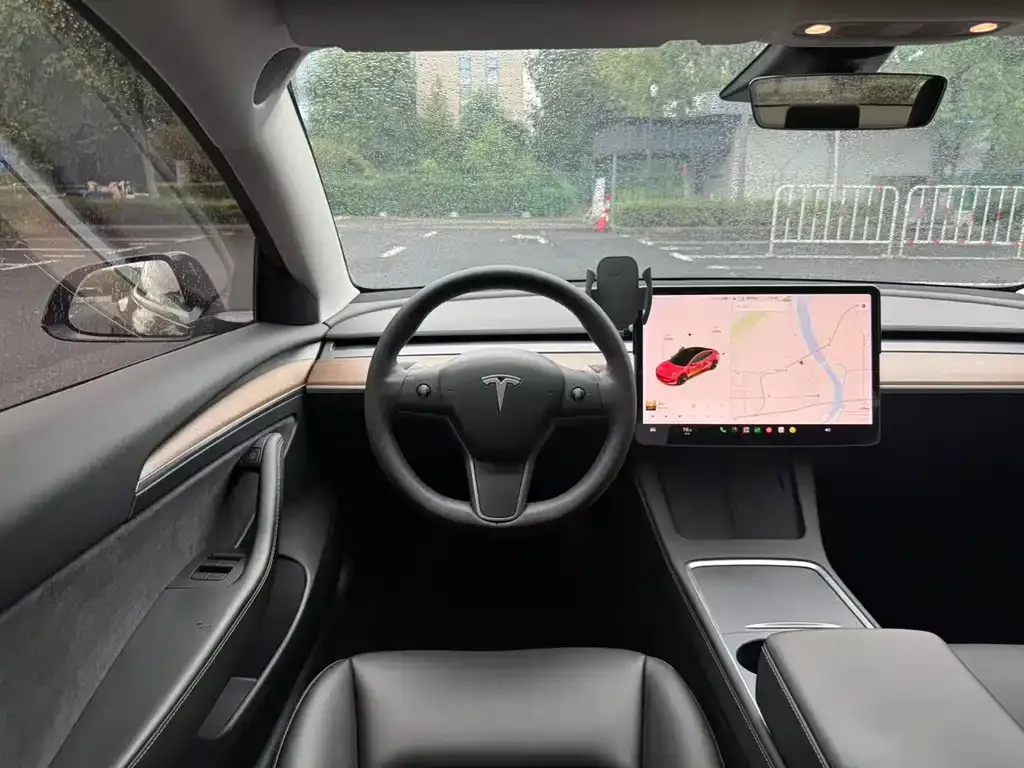 Tesla Model 3 — фото 4