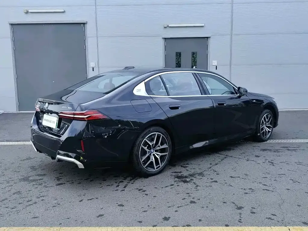 BMW i5 — фото 10
