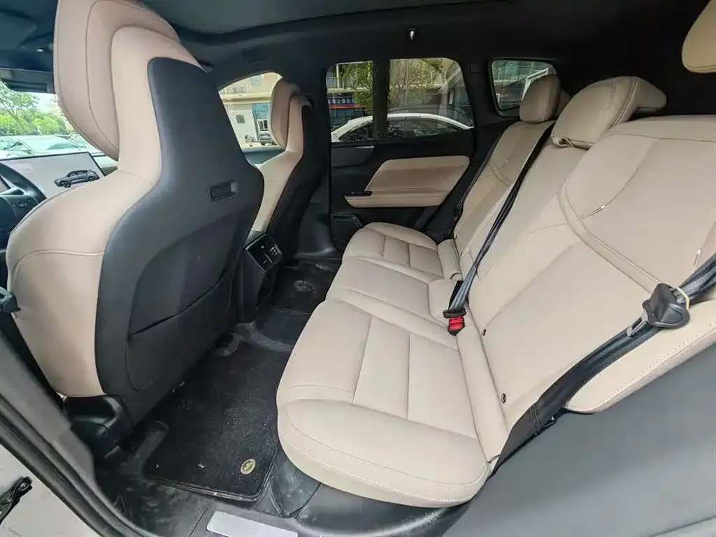 Volvo XC70 Plug-in Hybrid — фото 2