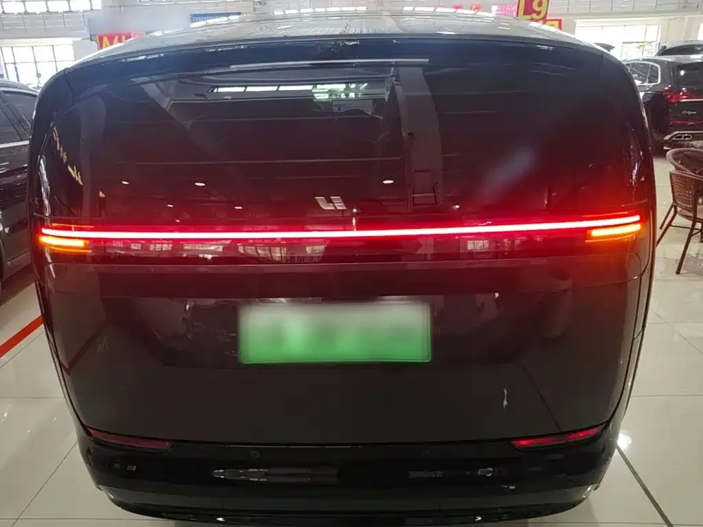 Li Auto MEGA — фото 2