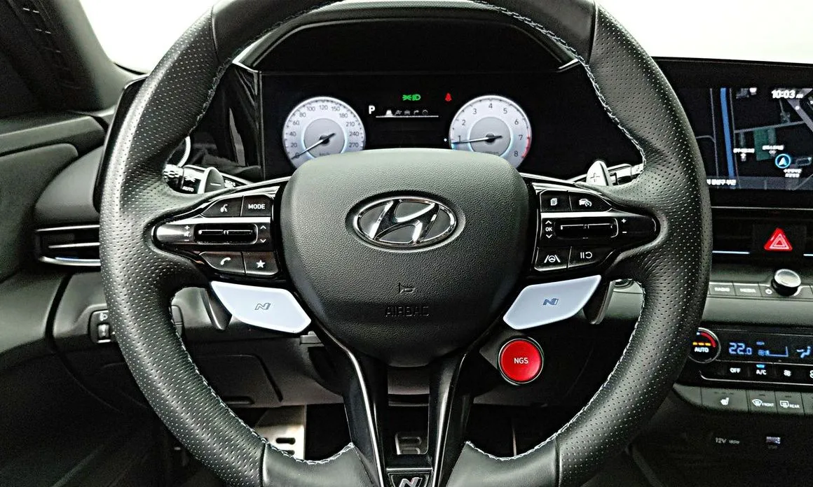 Hyundai AVANTE — фото 3