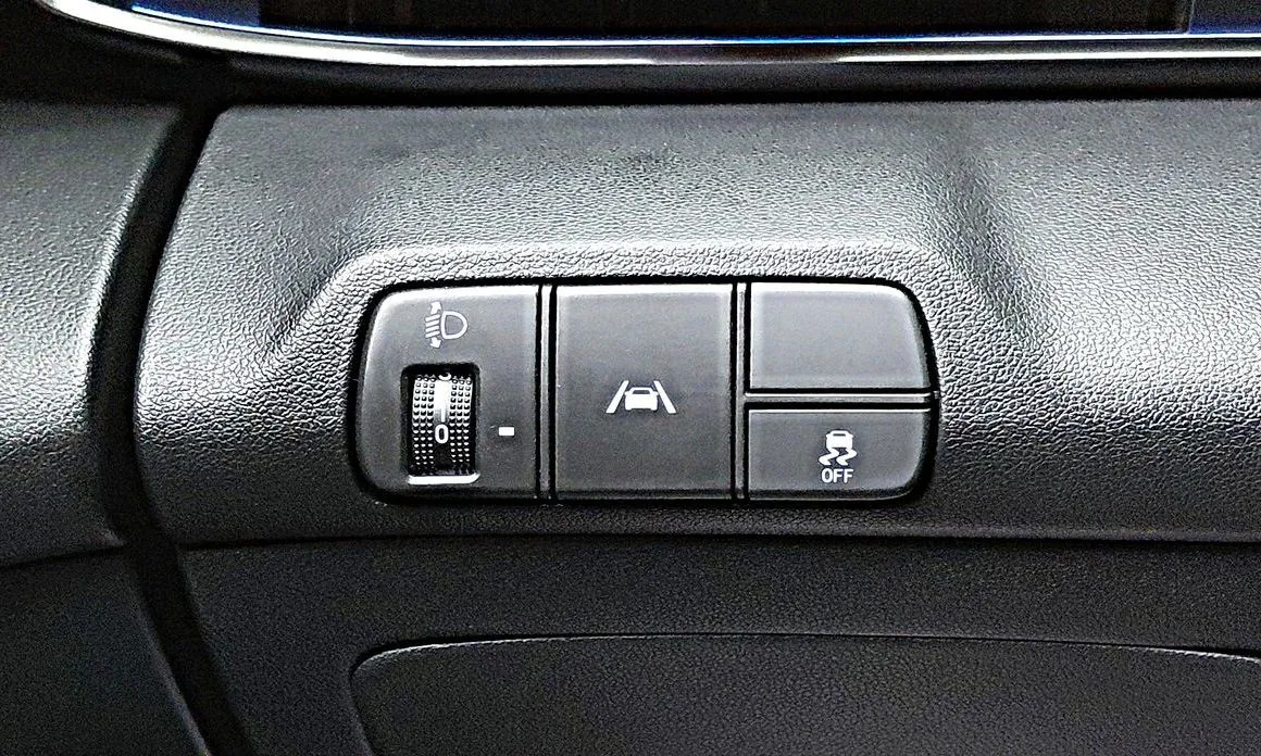 Hyundai AVANTE — фото 5
