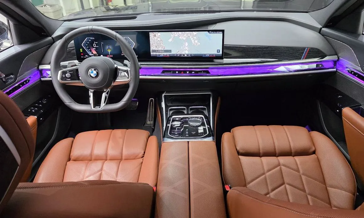 BMW 7-Series — фото 10