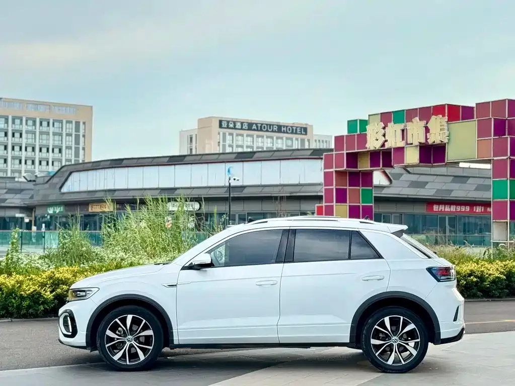 Volkswagen T-Roc — фото 9