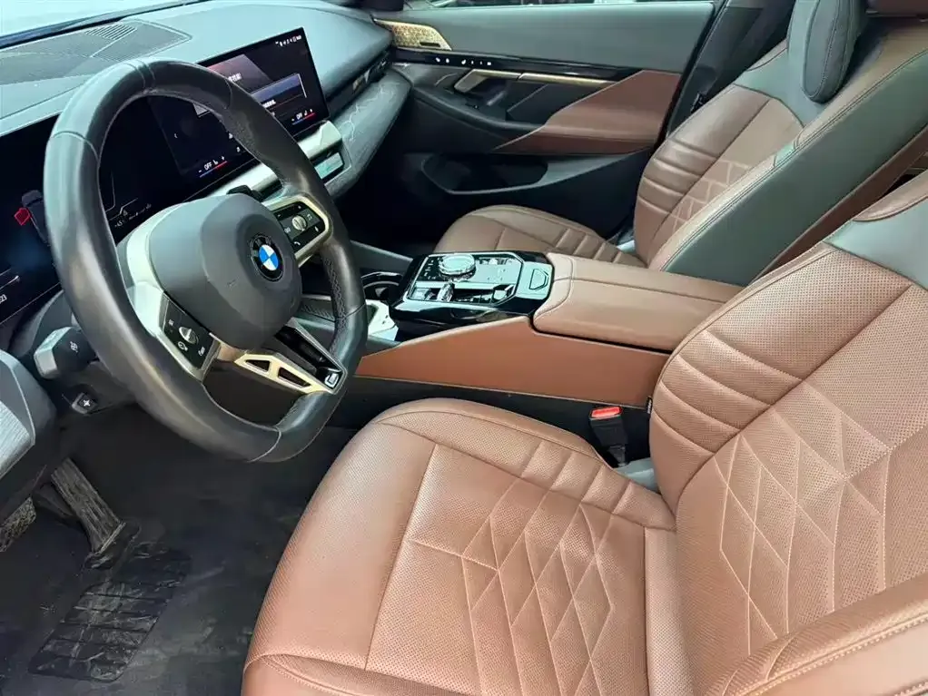 BMW 5 Series — фото 10