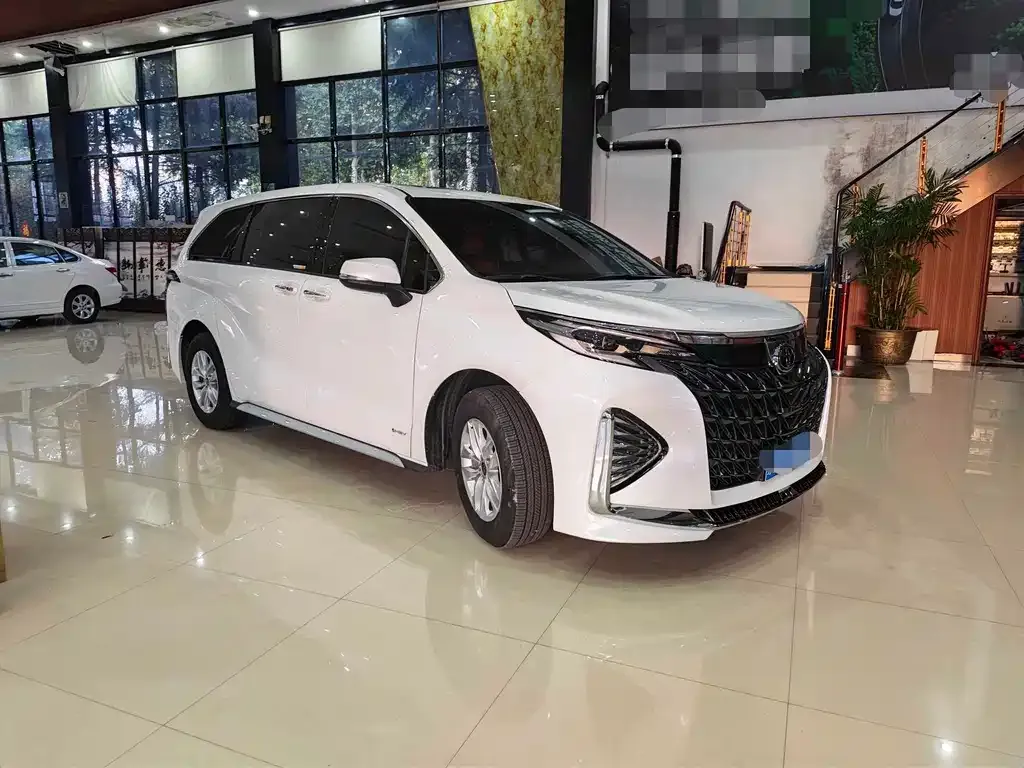 Toyota Granvia — фото 10