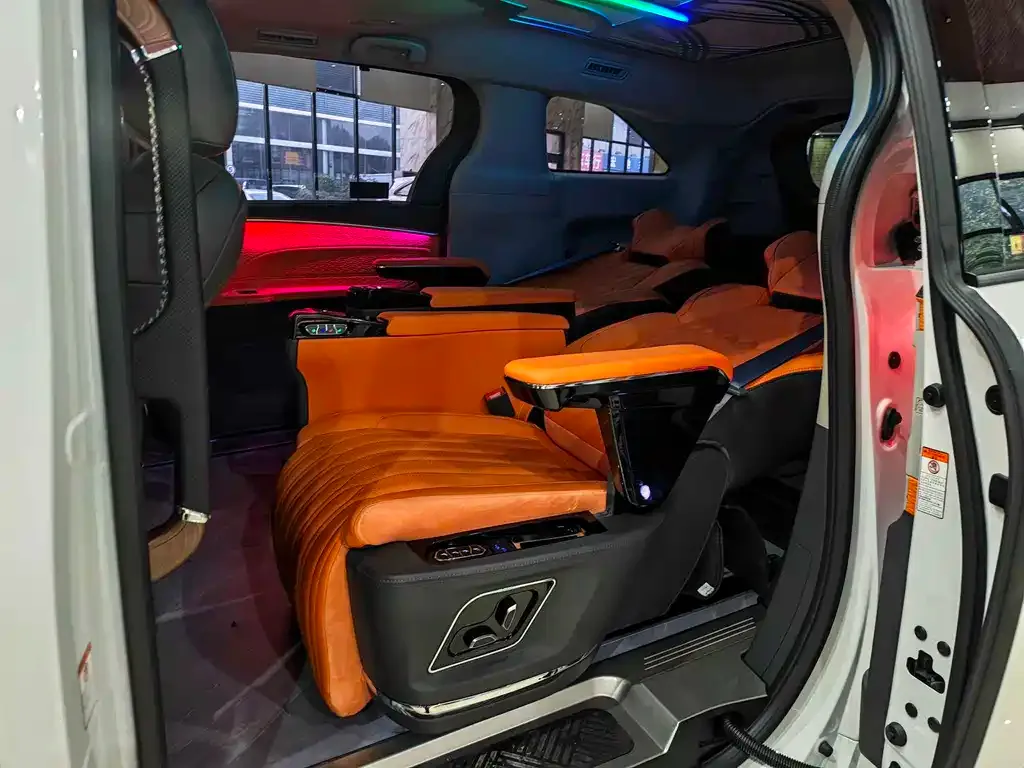 Toyota Granvia — фото 9
