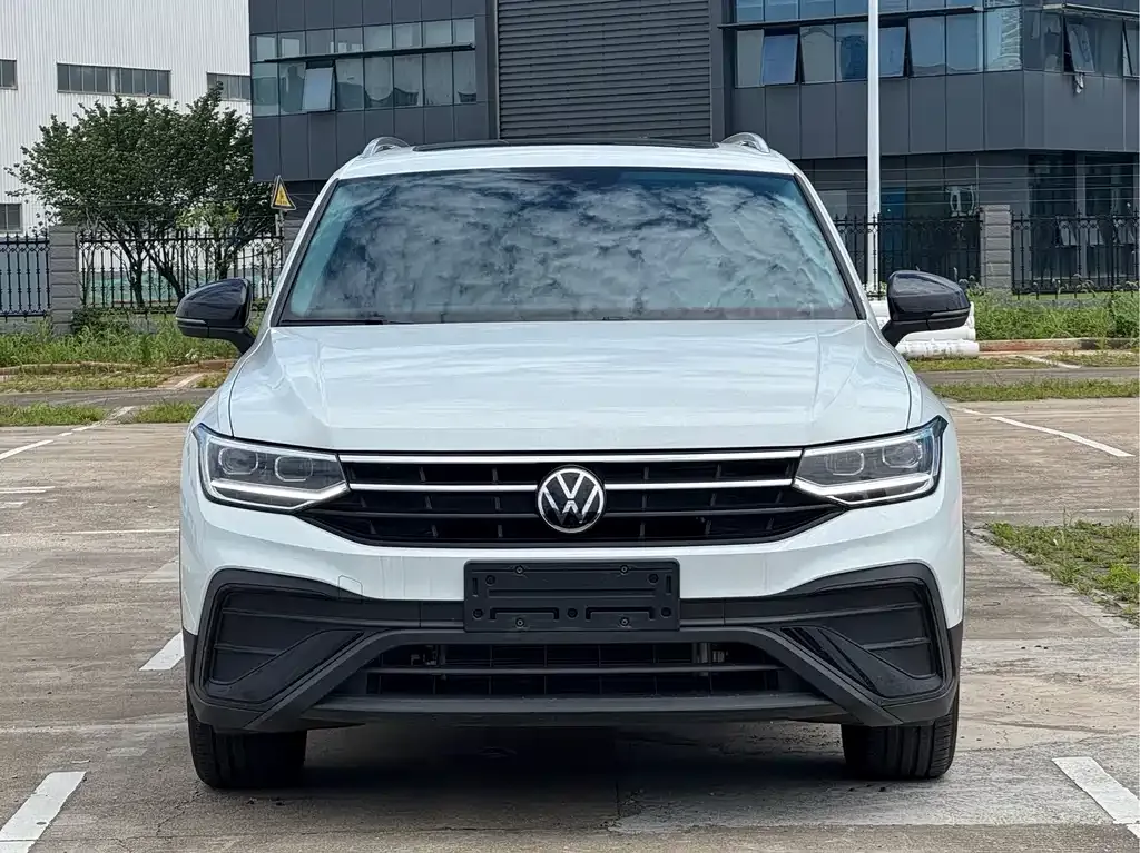 Volkswagen Tiguan L — фото 4
