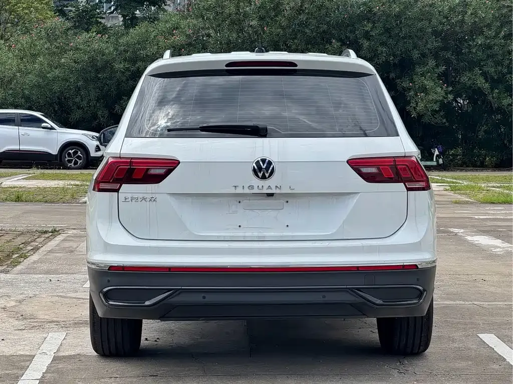 Volkswagen Tiguan L — фото 10