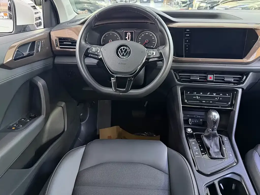 Volkswagen Tharu — фото 6