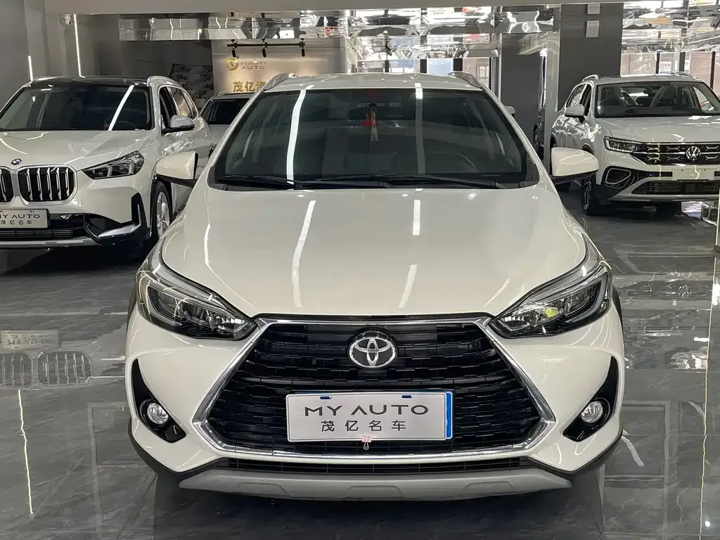 Toyota Yaris L — фото 3