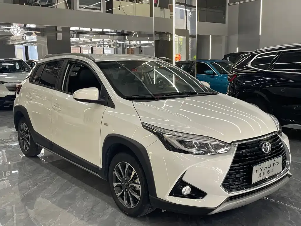 Toyota Yaris L — фото 9