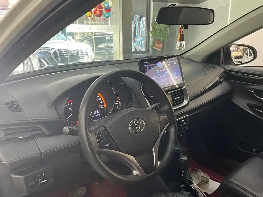Toyota Yaris L — фото 6