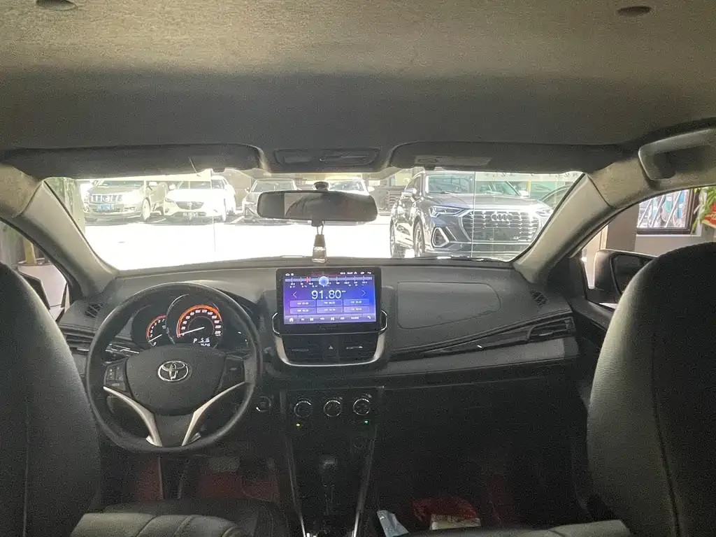 Toyota Yaris L — фото 7